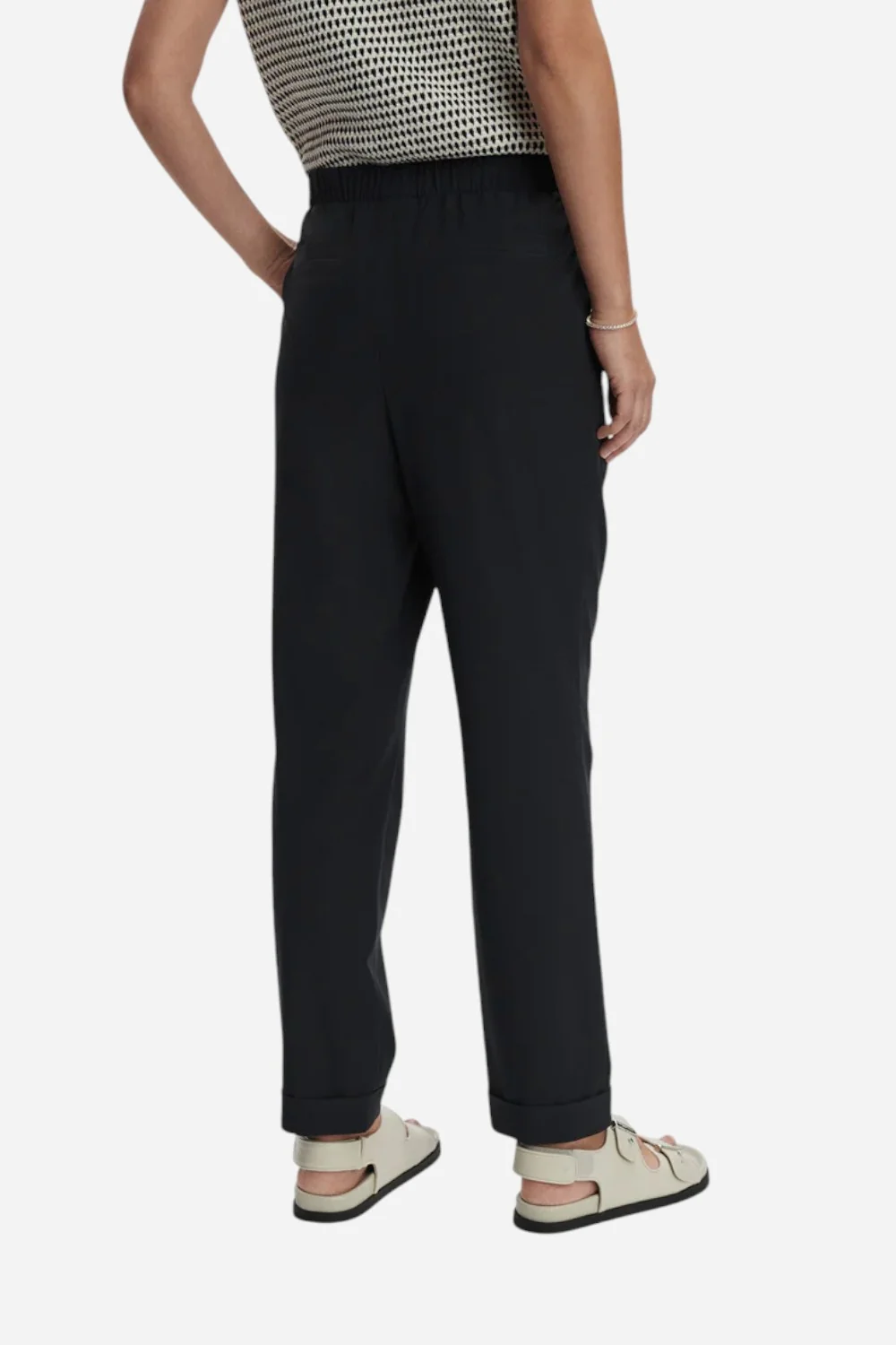 Varley Alana Slim Tapered Cuff Pant 27" in Black - Image 2