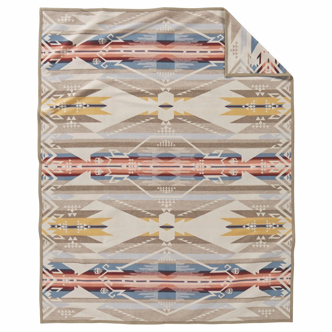 Jacquard Unnapped Robe Blanket in White Sands - Image 2