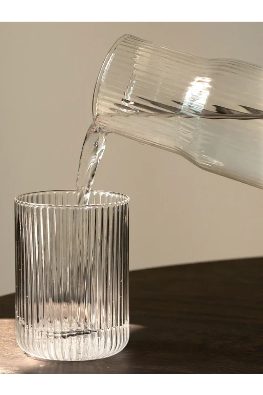 Gry Mattr Ribbed Carafe and Cup Set in Clear - Image 3
