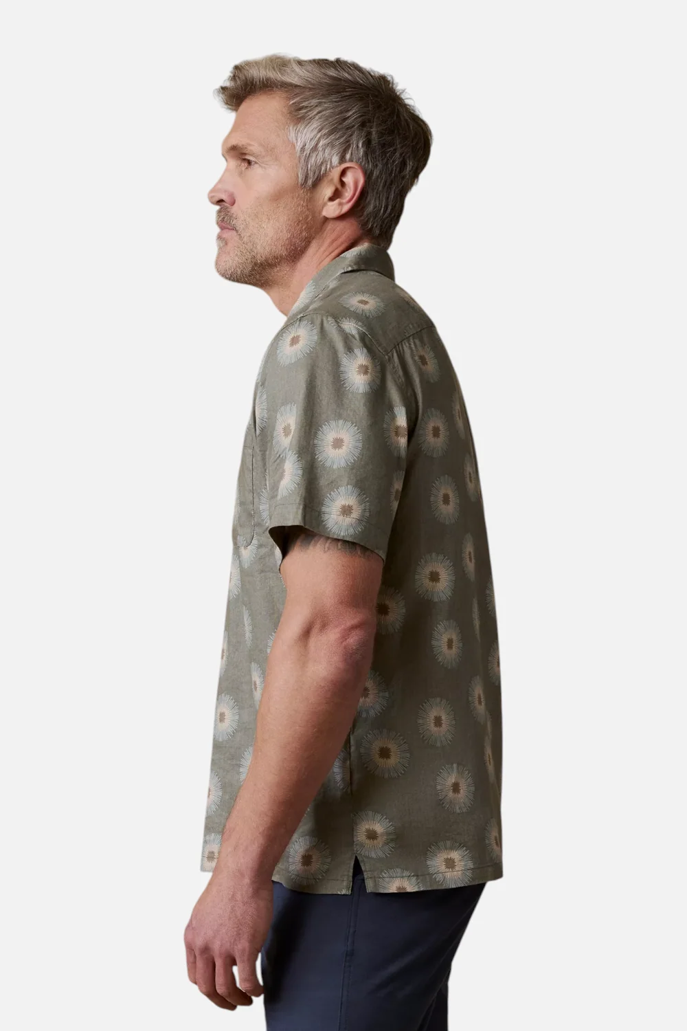 Faherty Short Sleeve Breeze Camp Shirt in Island Olive Firework - Image 2
