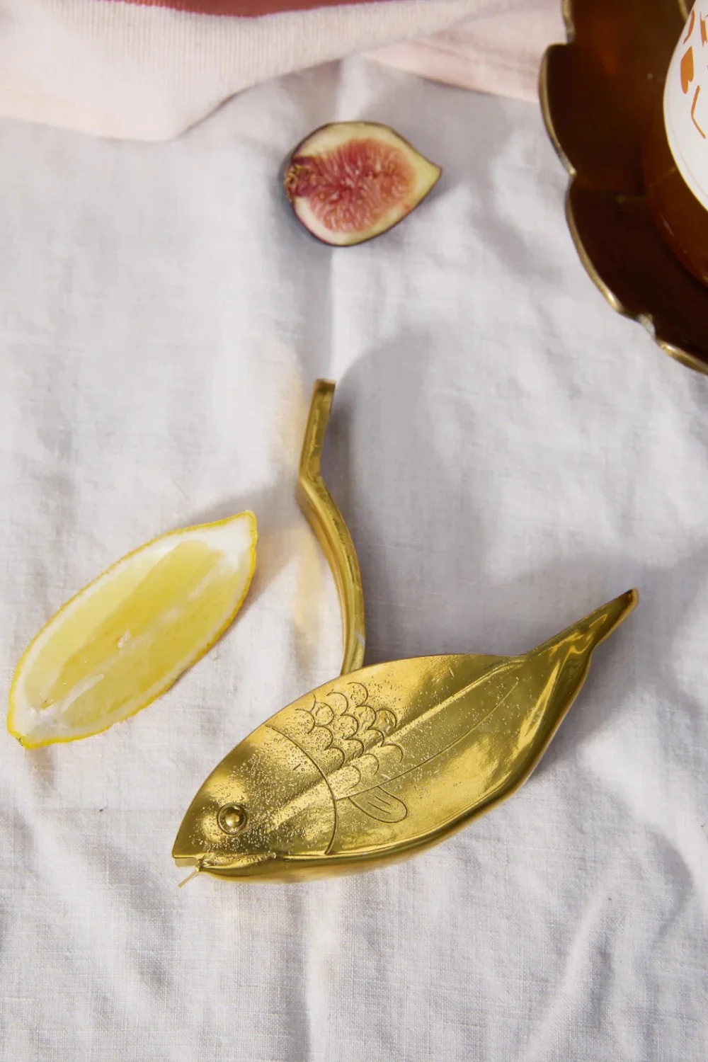 Here's How The Stevie Fish Citrus Juicer - Image 2