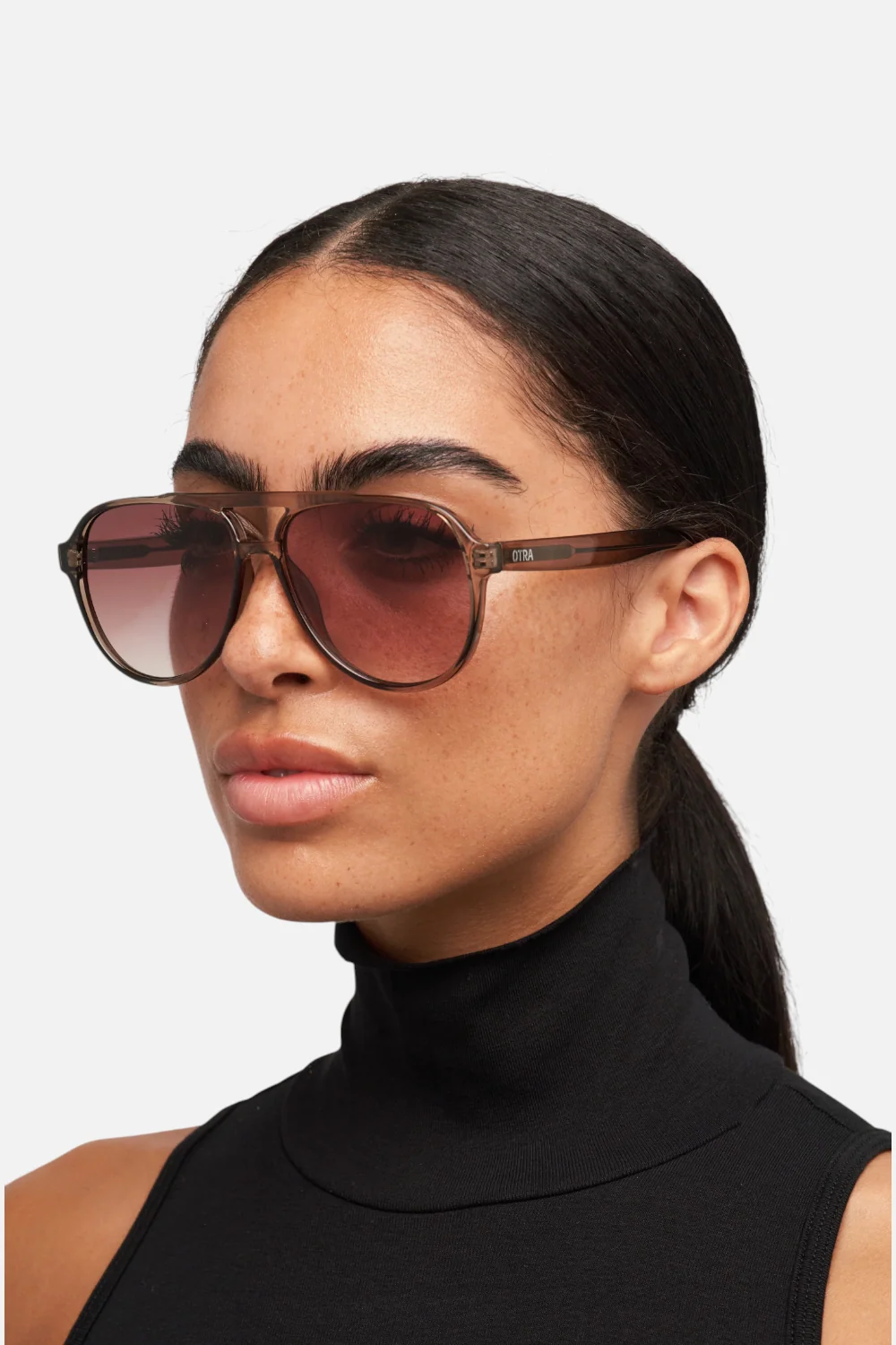 Otra Eyewear Stevie Sunglasses in Transition Olive/Brown Fade - Image 4
