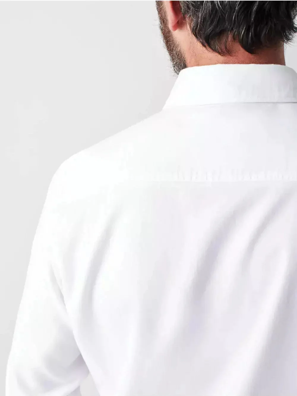 Faherty Stretch Oxford Shirt 2.0 in White - Image 4